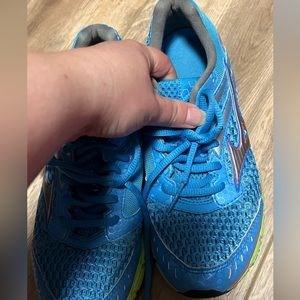 Mizuno 6.5 running shoes used